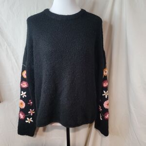 VTG Lsrge Floral Embroidered Sleeves Black Sweater